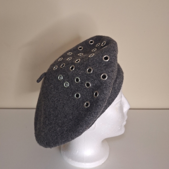 Stylish Gray Beret with Eyelet Accents - Picture 2 of 6